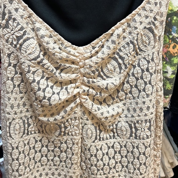 Lace mini dress with cut out back - Picture 4 of 4